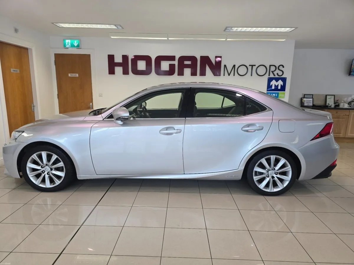 Lexus IS Executive Edition Hybrid Automatic - Image 4