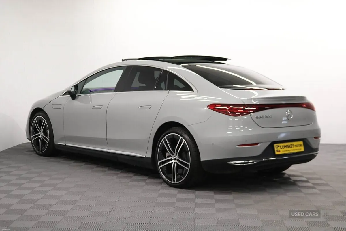 Mercedes-Benz EQE 300 Exclusive Luxury - Image 4