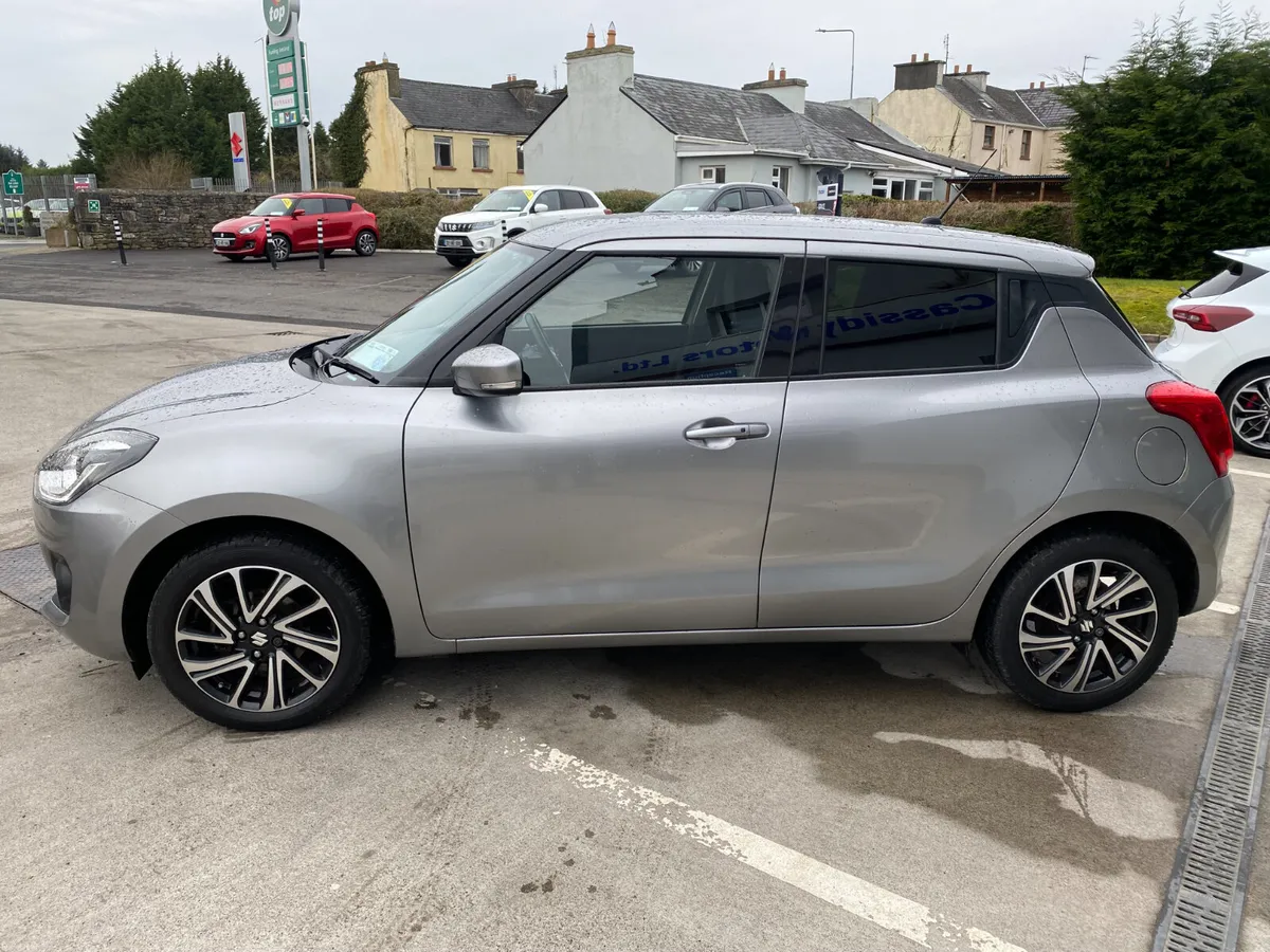 Suzuki Swift 1.2 Hybrid SZ5 MT - Image 5