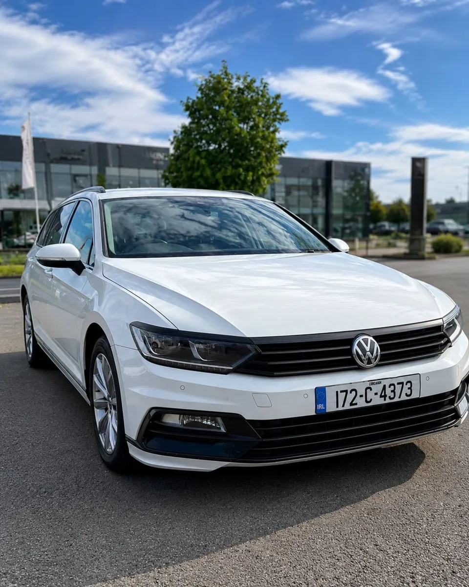 Volkswagen Passat 2017 - Image 2
