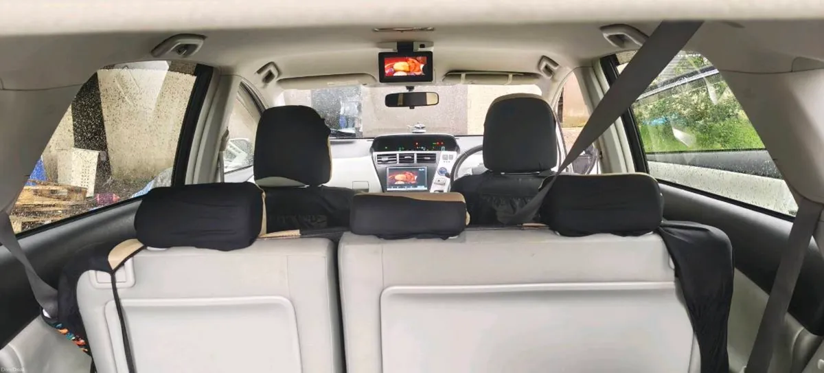 Toyota Prius alpha 7 seater - Image 1