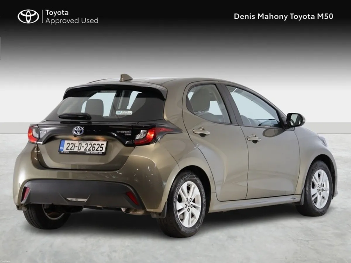 Toyota Yaris Luna Hybrid - Image 2