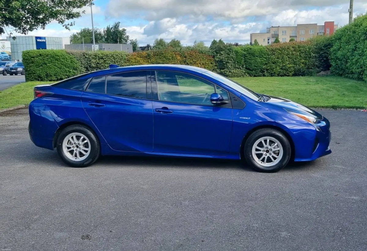 Toyota Prius 2018 - Image 1
