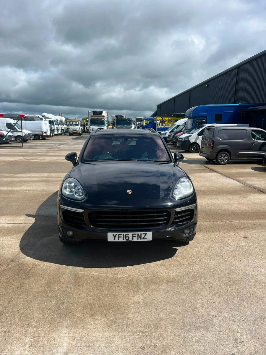 2016 Porsche Cayenne V6 Tiptronic S - Image 6
