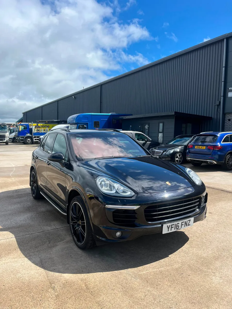2016 Porsche Cayenne V6 Tiptronic S - Image 1