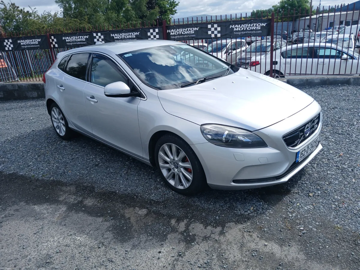 AUTOMATIC Volvo V40 2015 1.6 PETROL - Image 1