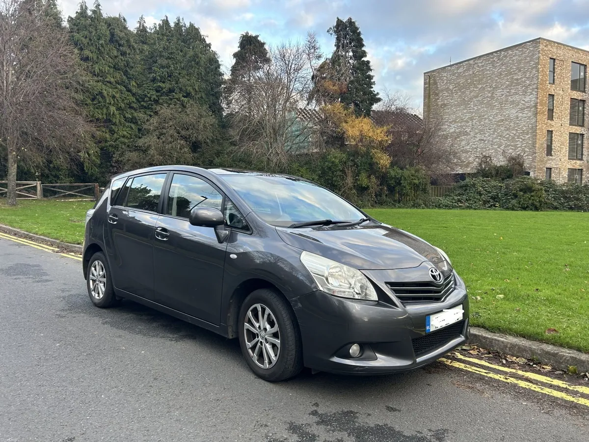 2011 Toyota Verso 1.8 Petrol | Automatic | 7 Seat - Image 1