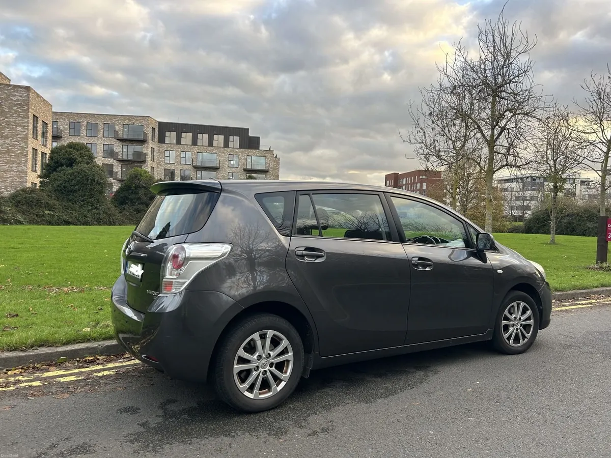 2011 Toyota Verso 1.8 Petrol | Automatic | 7 Seat - Image 2