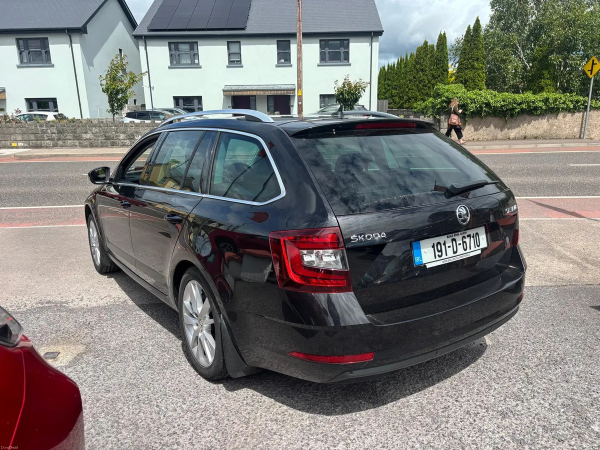 Skoda Octavia   2019  ESTATE  DIESEL - Image 2