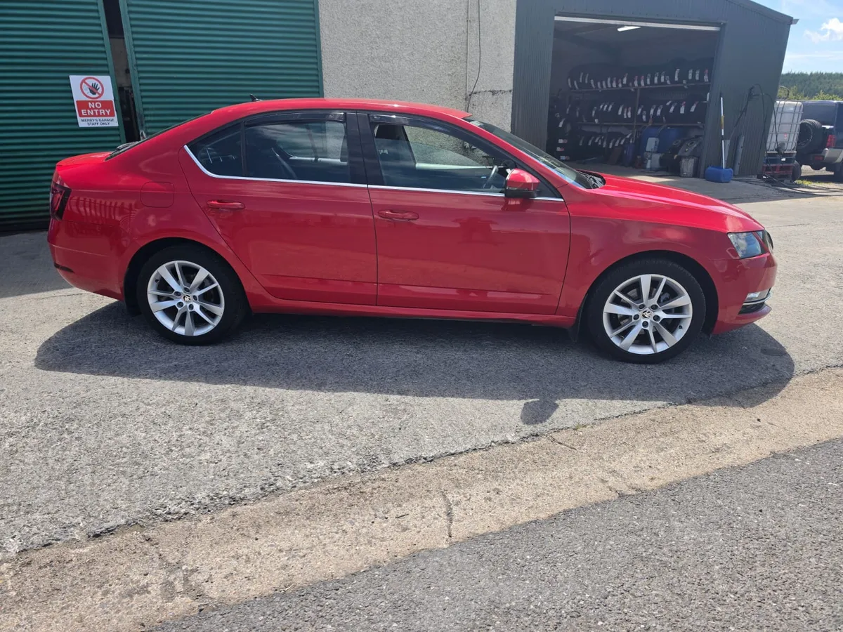 Skoda Octavia - (LOW MILEAGE) - Image 4