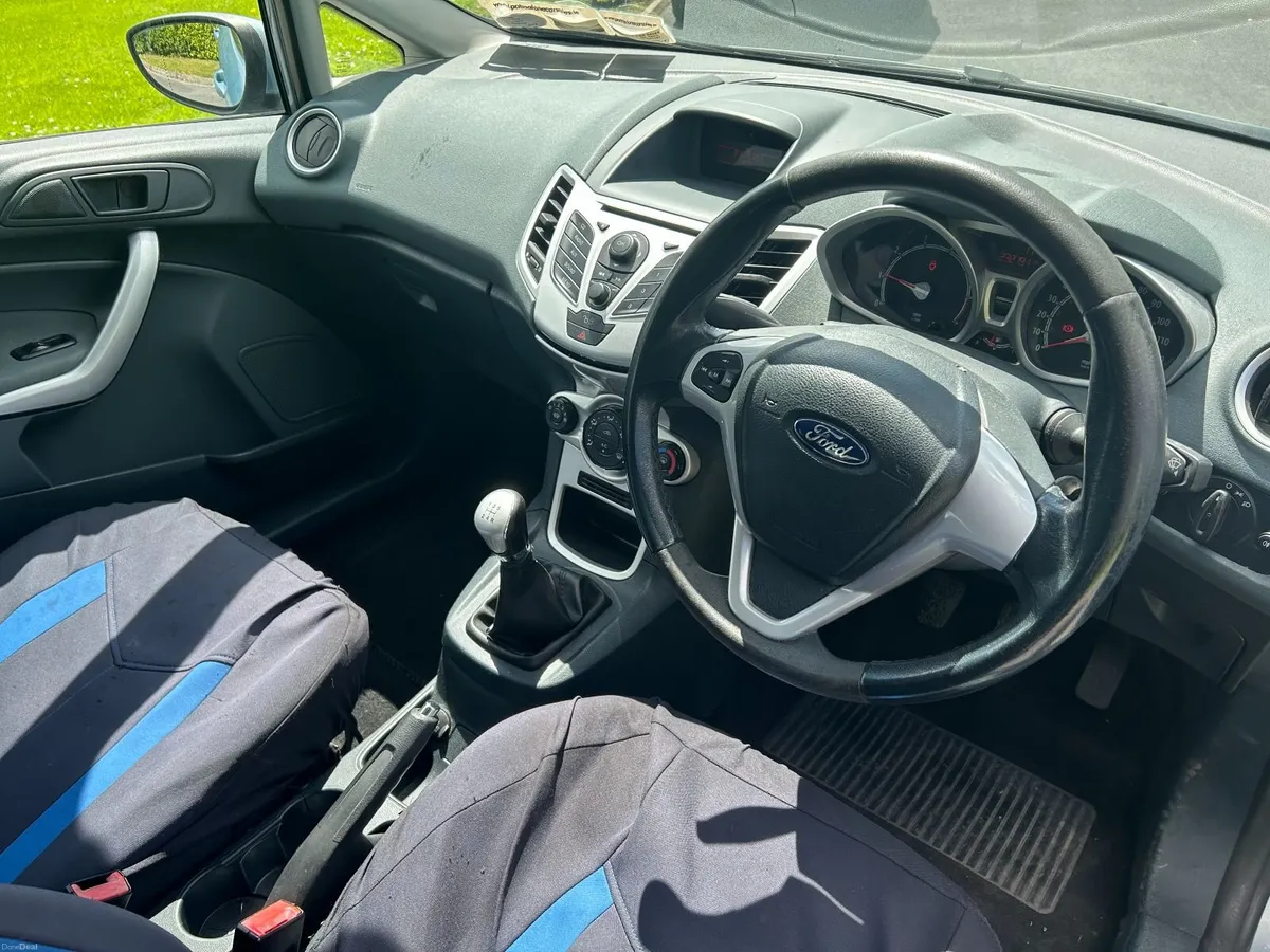 Ford Fiesta 2010 - Image 4