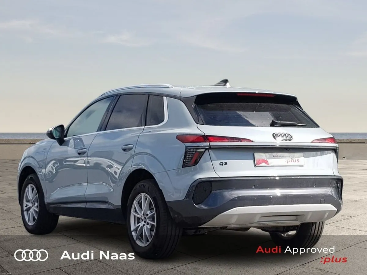 Audi Q3 SUV E-HYBRID 270HP S-T SE - Image 4