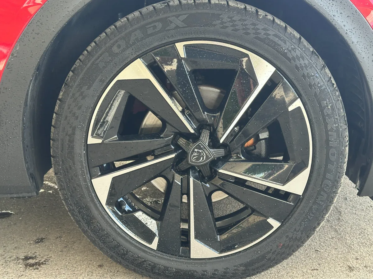 Peugeot 408 1.2 130hp Auto Allure Pack - Image 4