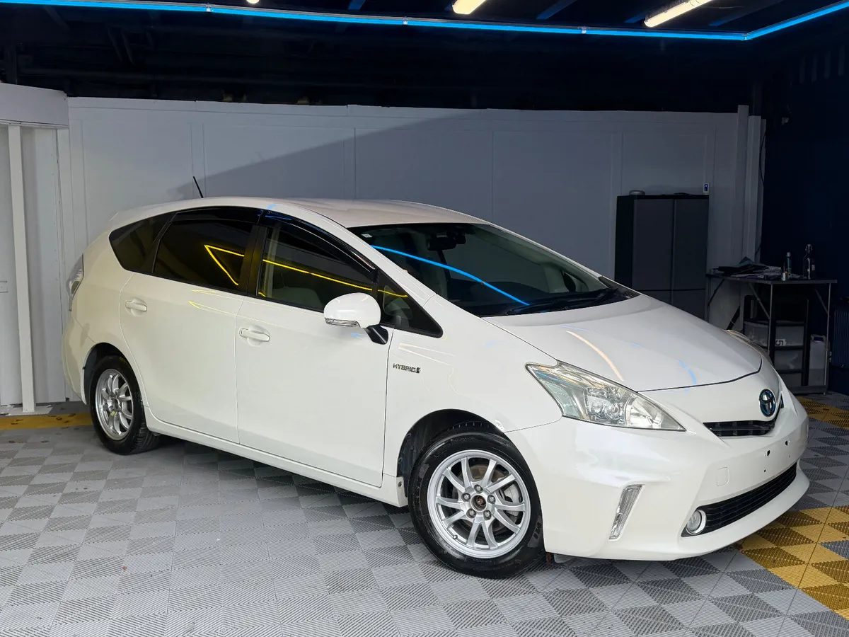 Toyota Prius Alpha Hybrid Low km - Image 2
