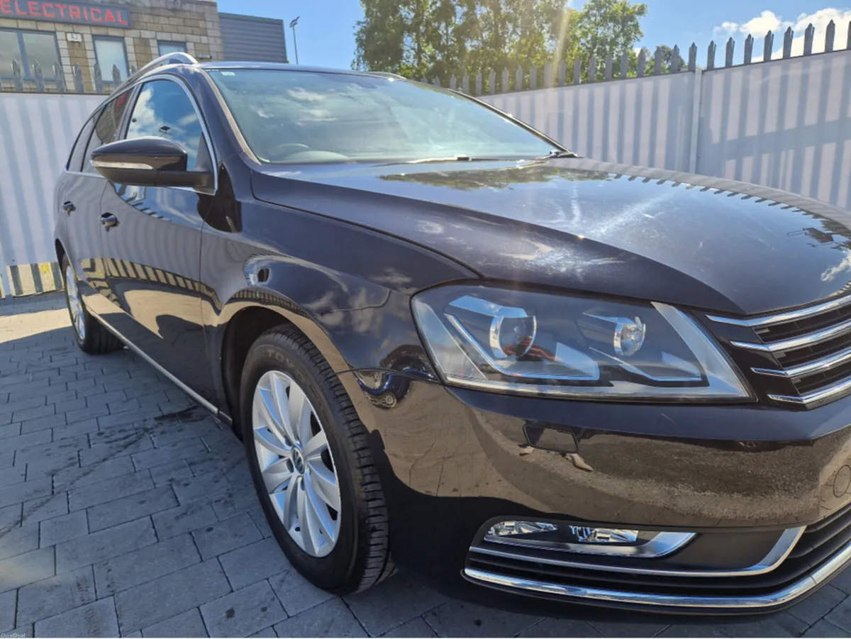 Volkswagen Passat 1.4 PETROL AUTO - Image 2