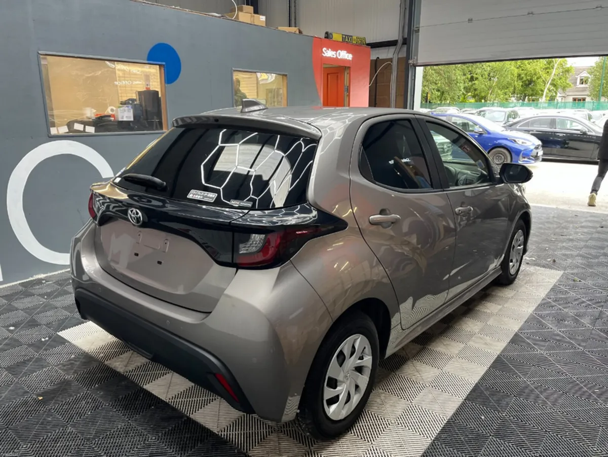 Toyota Yaris 2022 TOYOTA YARIS X 1.0 AUTOMATIC / R - Image 2