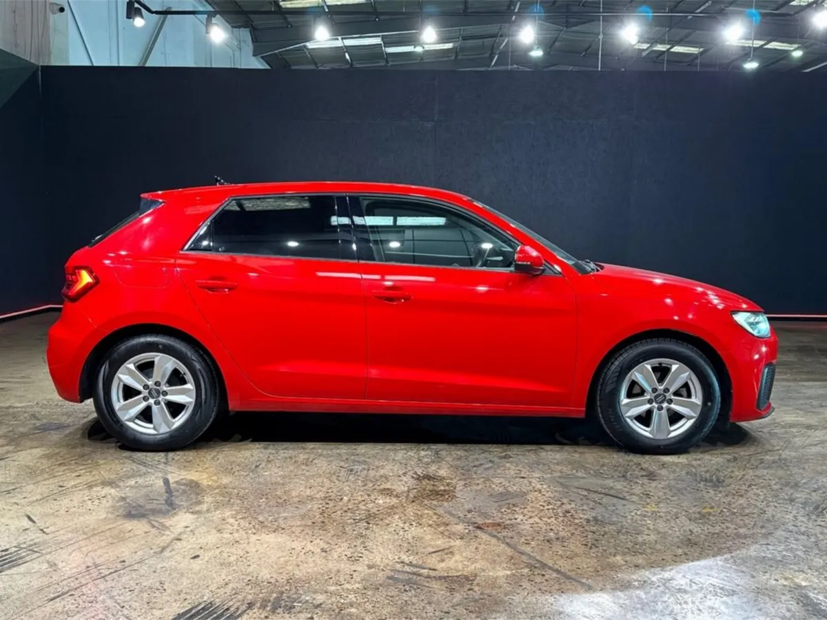 Audi A1 1.0 AUTOMATIC - FACTORY ALLOYS - REAR CAME - Image 3