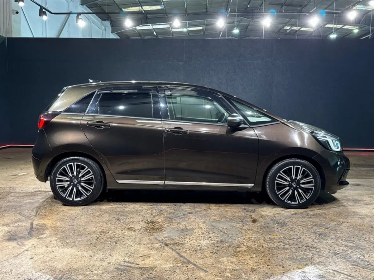 Honda Fit 1.5 HYBRID LUXURY EDITION - BLACK HALF L - Image 3