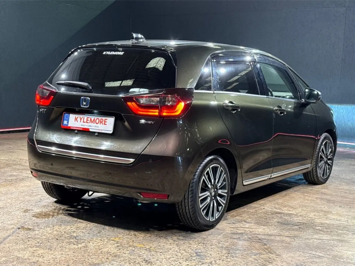 Honda Fit 1.5 HYBRID LUXURY EDITION - BLACK HALF L - Image 4