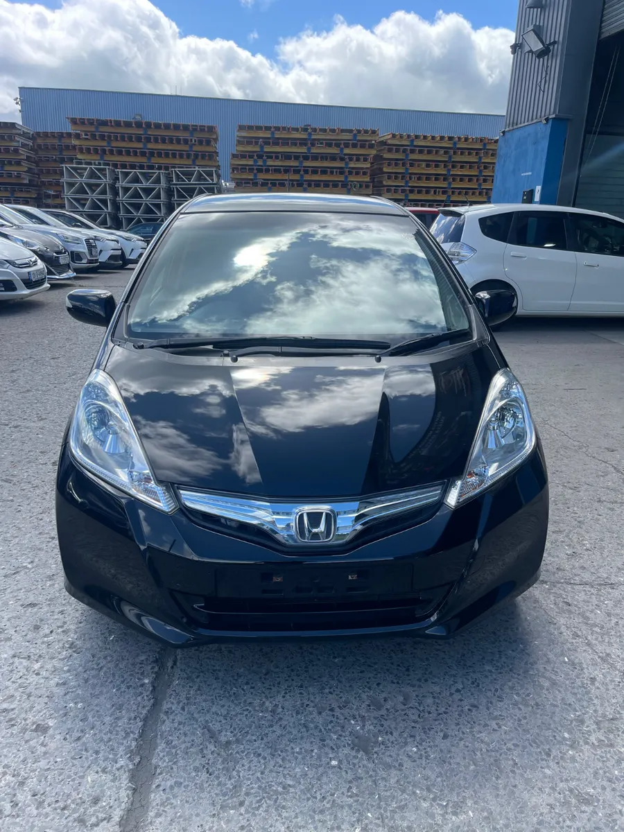 2012 Honda Fit hybrid automatic leather seat - Image 3