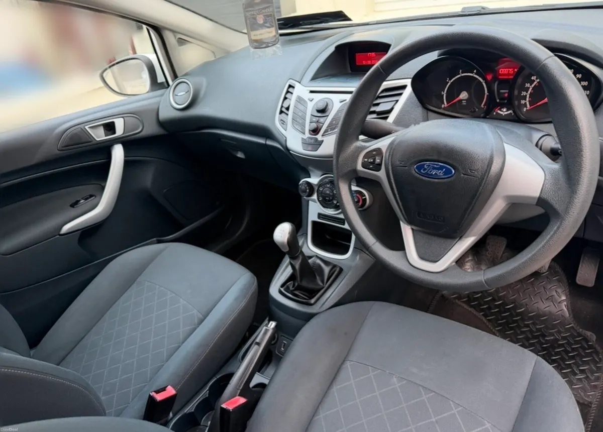 Ford fiesta 2011 1.2L - Image 5