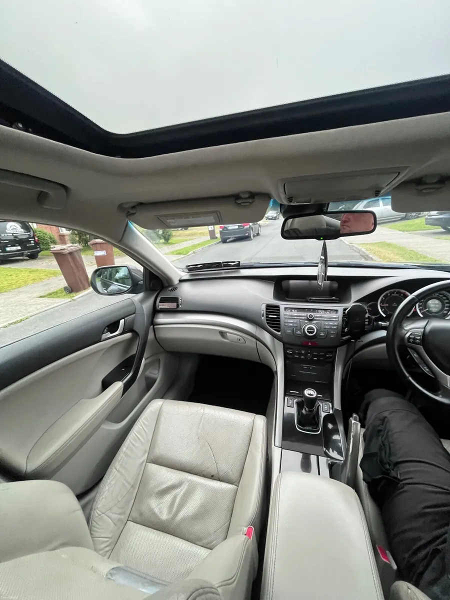 Honda Accord 2010 - Image 4