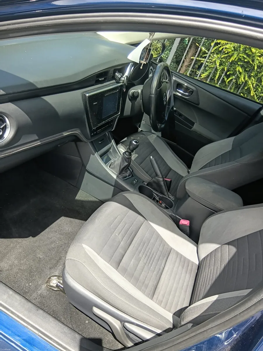 Toyota auris - Image 2
