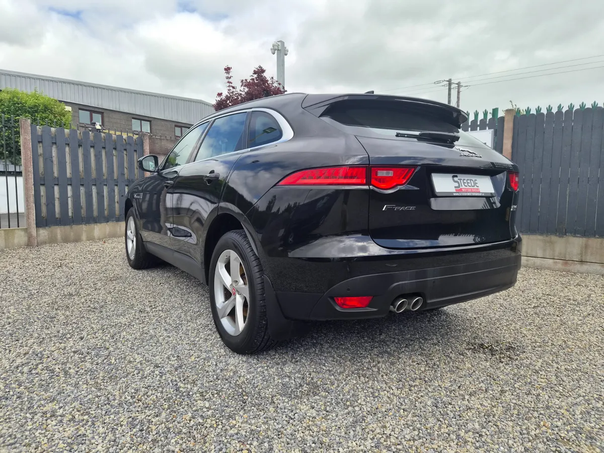 171 Jaguar F-Pace  2.0D 180bhp Portfolio AWD auto - Image 6
