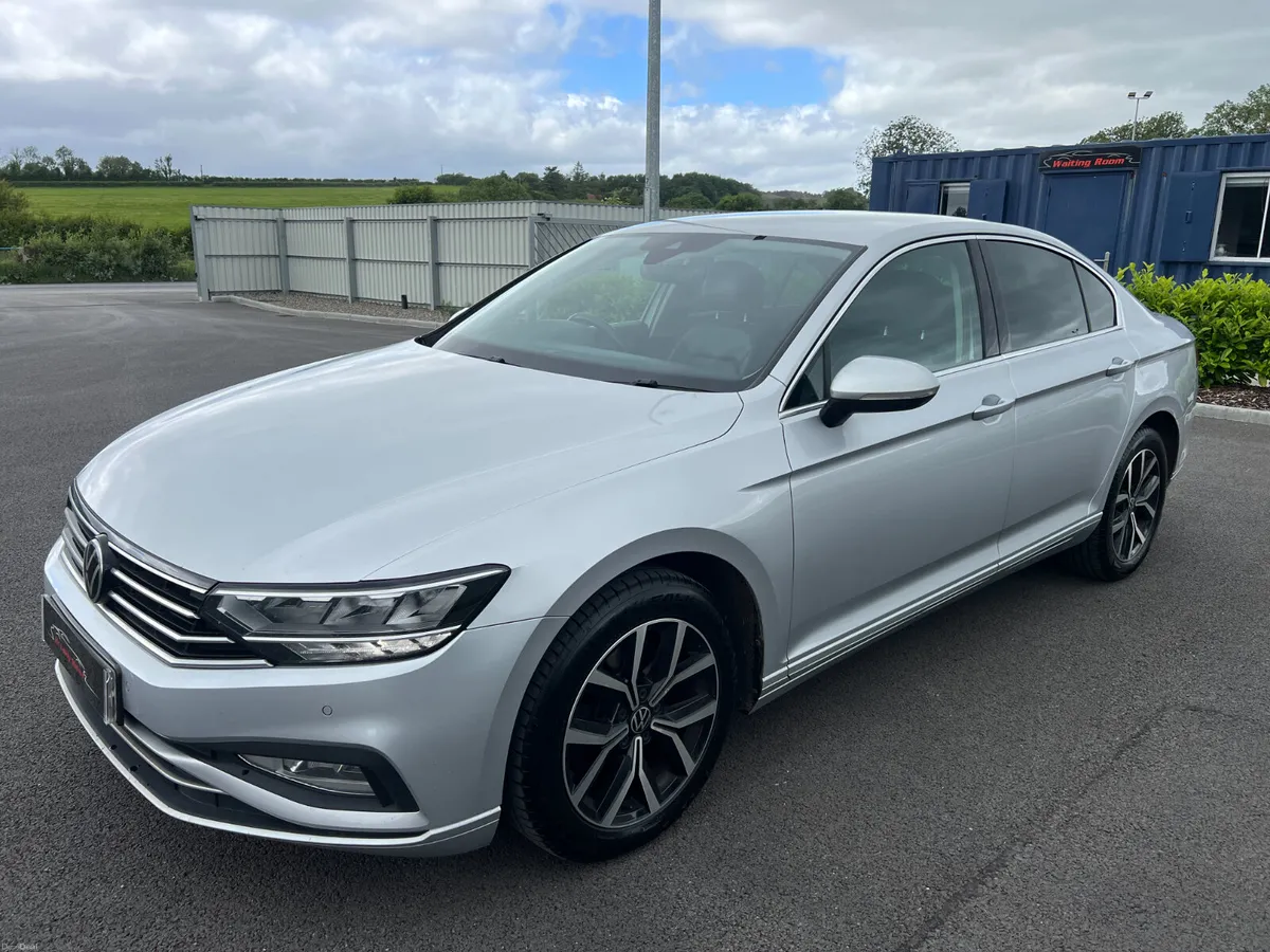 2020 (202) Volkswagen Passat SEL 2.0 TDI Automatic - Image 4