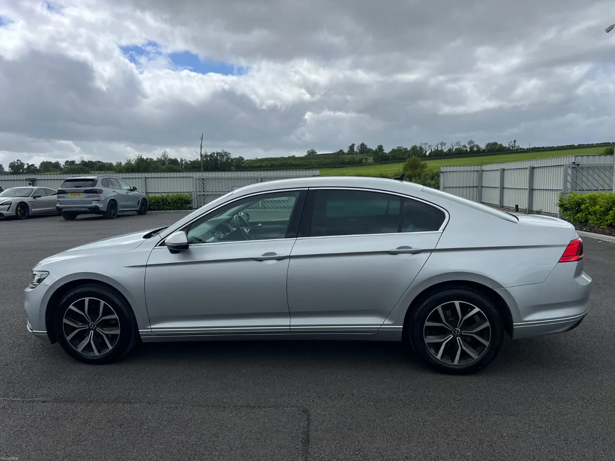 2020 (202) Volkswagen Passat SEL 2.0 TDI Automatic - Image 6