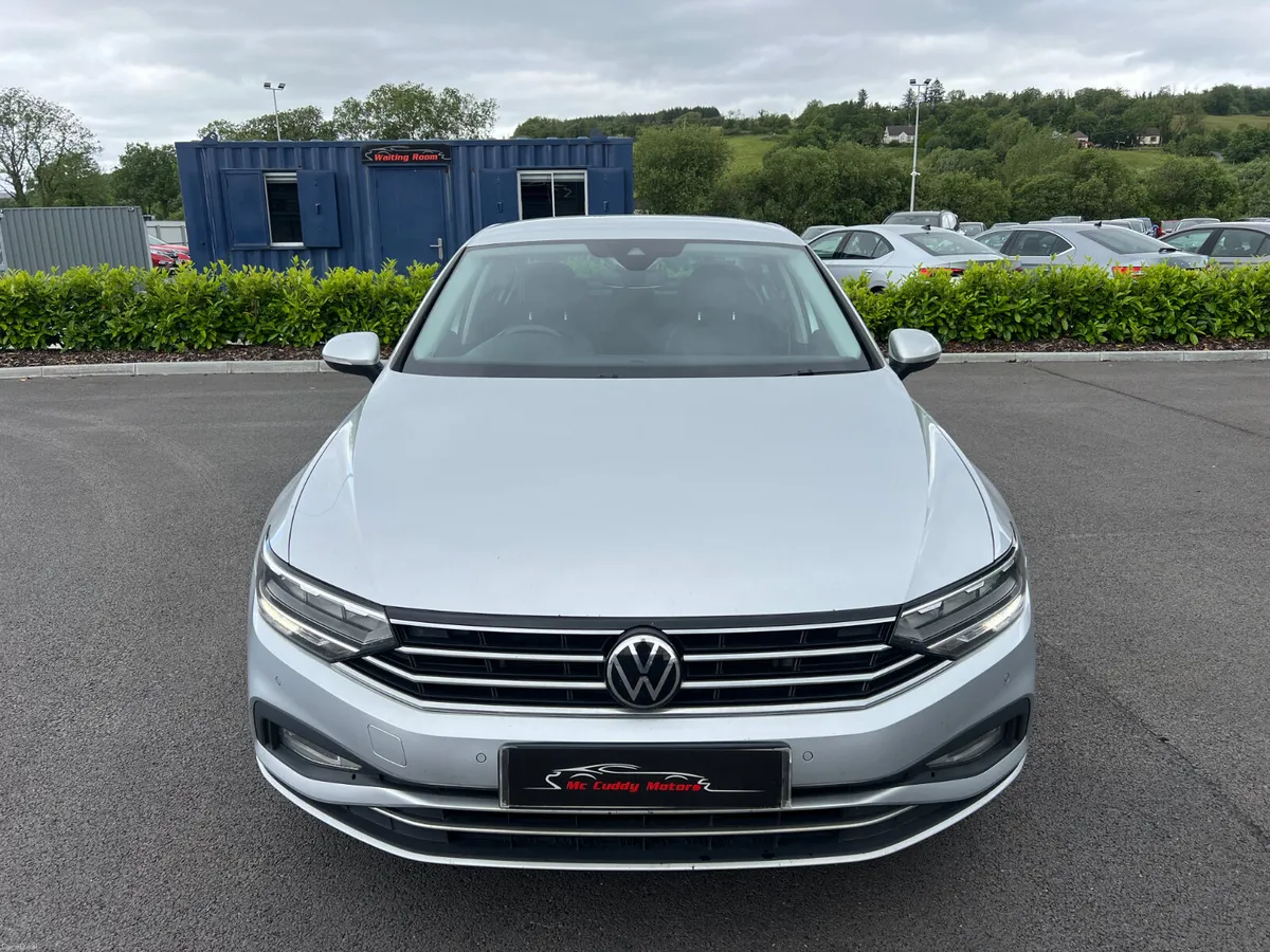2020 (202) Volkswagen Passat SEL 2.0 TDI Automatic - Image 3