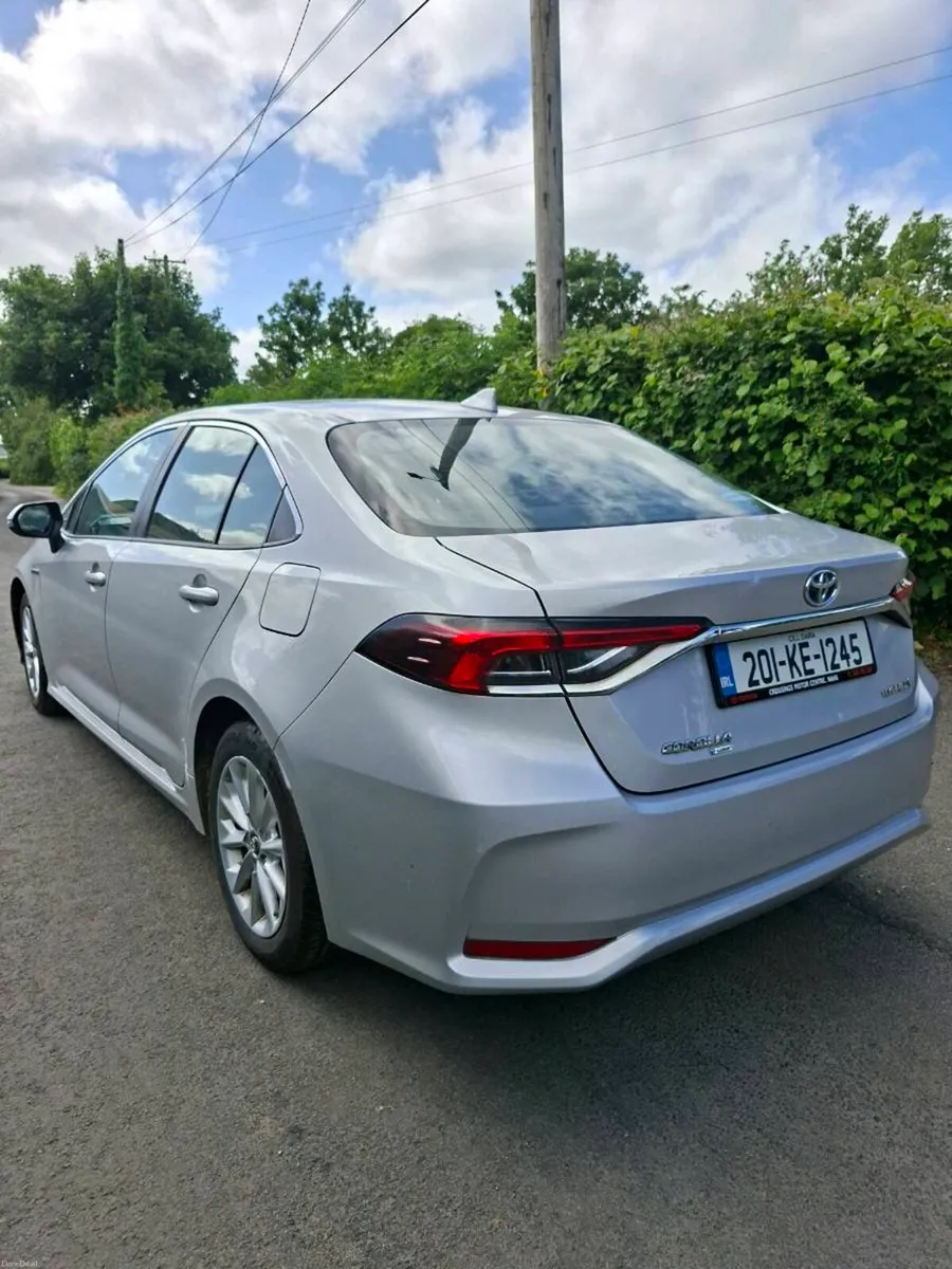 TOYOTA COROLLA 2020 AUTO HYBRID - Image 3