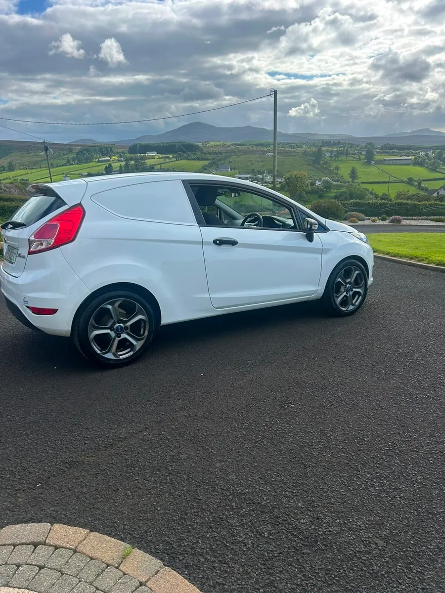 Ford fiesta van - Image 1