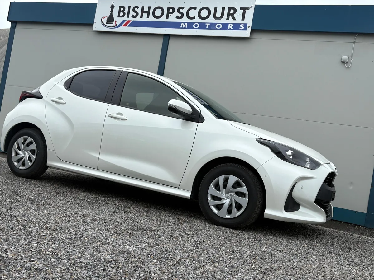 TOYOTA YARIS - Image 2