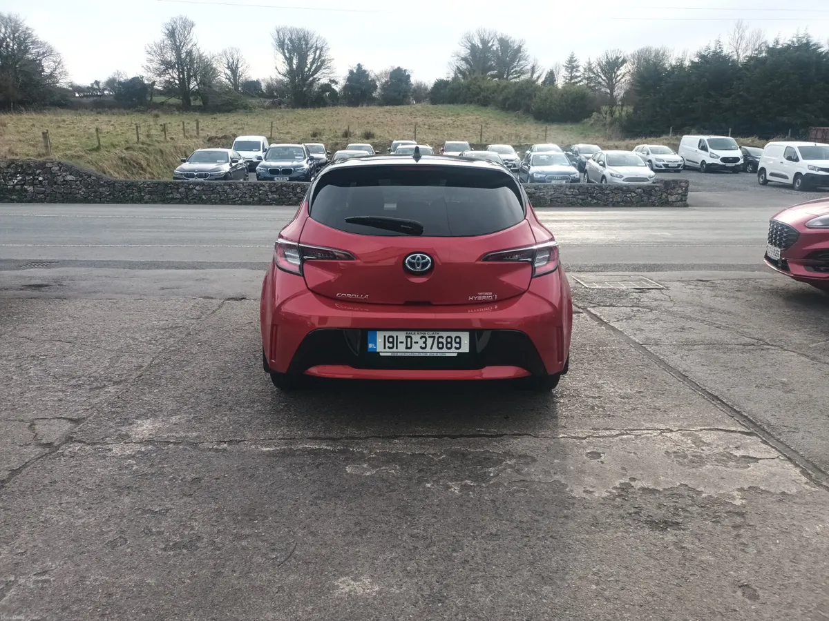 2019 Toyota Corolla 1.8 Hybrid Luna Sport Hatch - Image 5
