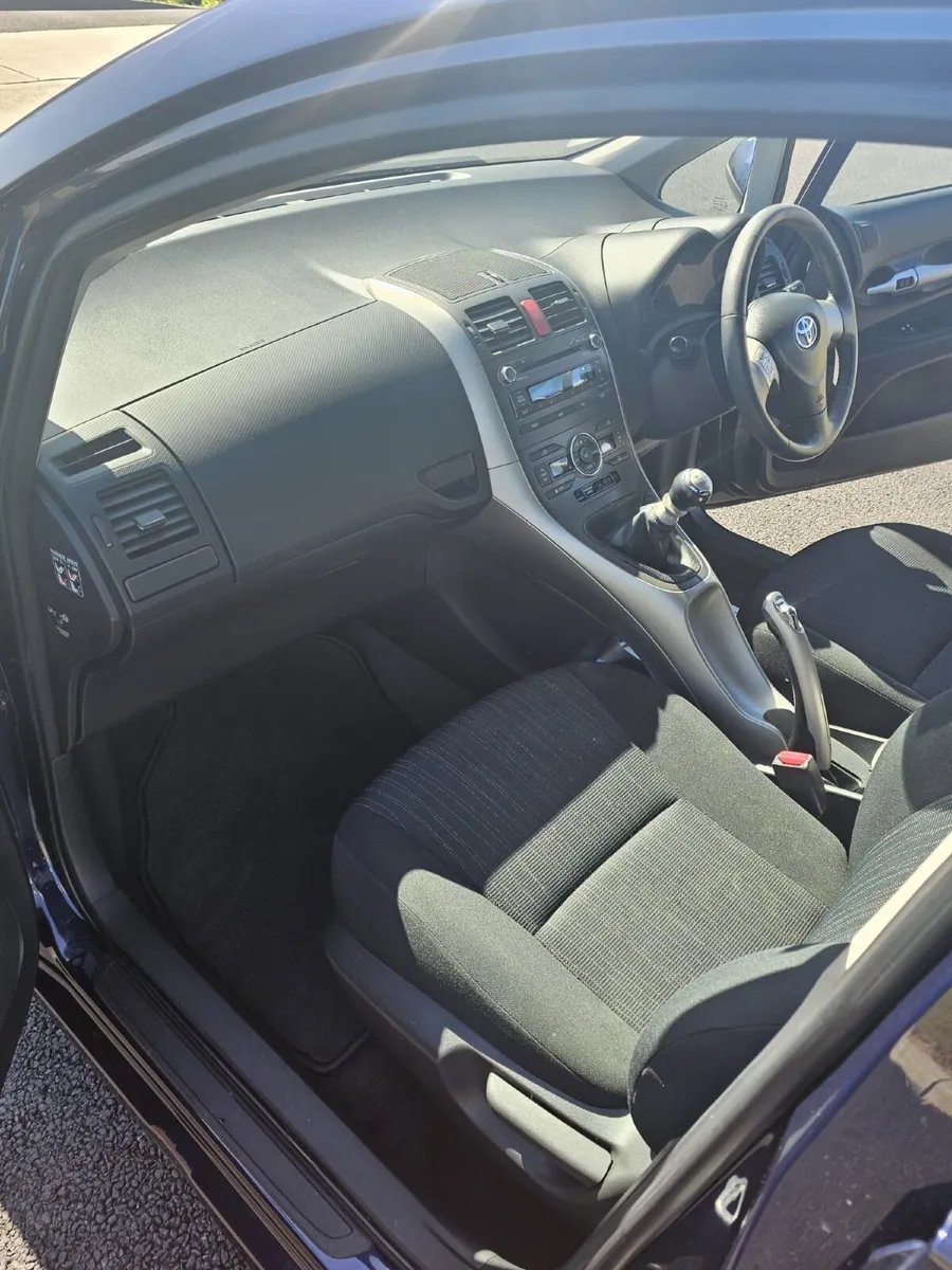 Toyota Auris 2010 - Image 4