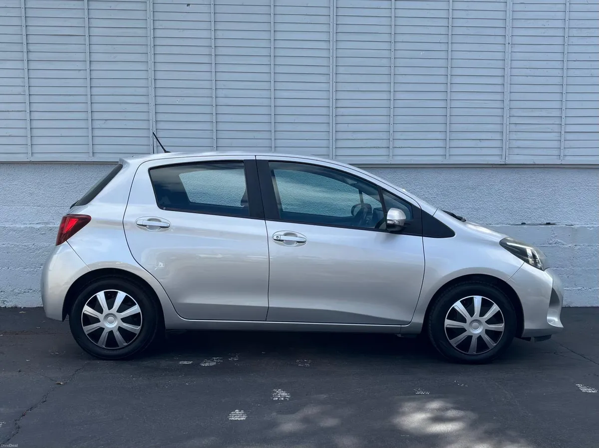 TOYOTA YARIS 2015 / PETROL / LUNA / FSH - Image 2