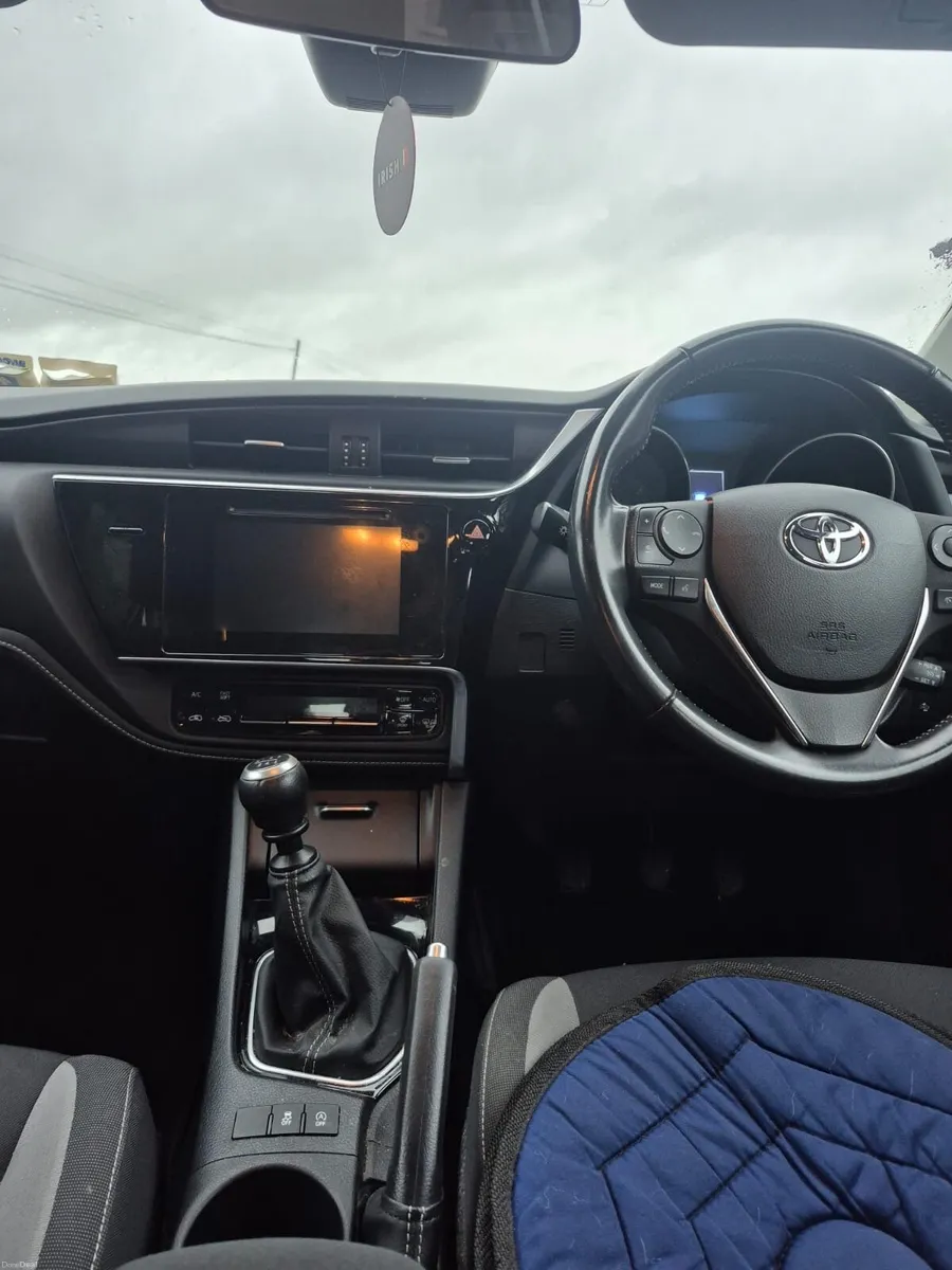 172 Toyota Auris - Image 2