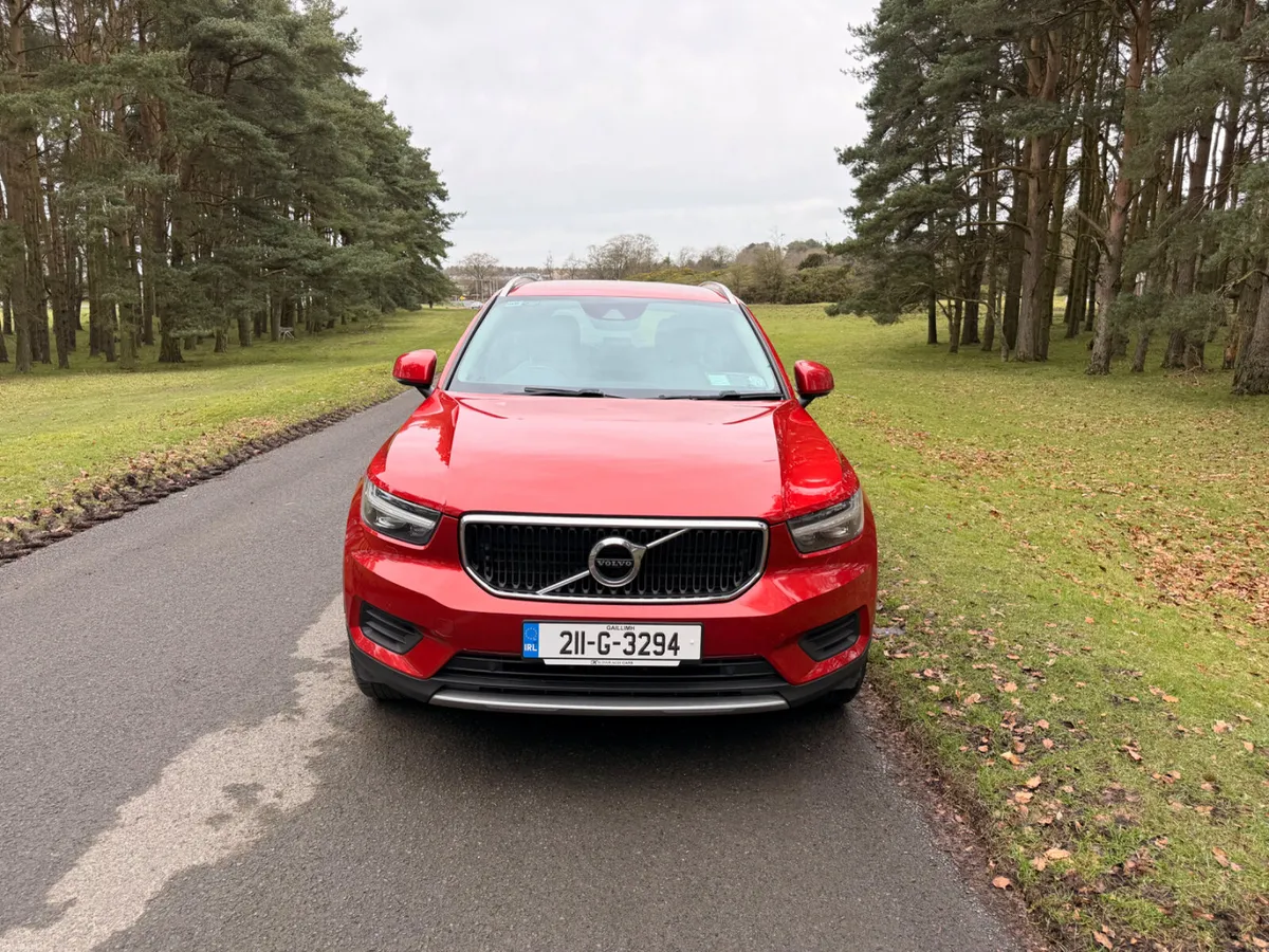 Volvo XC40 2021 T2 Momentum - Image 2