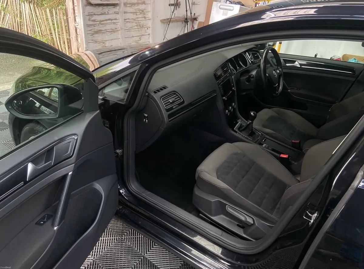 132 Volkswagen Golf TDI 2.0 - Image 2