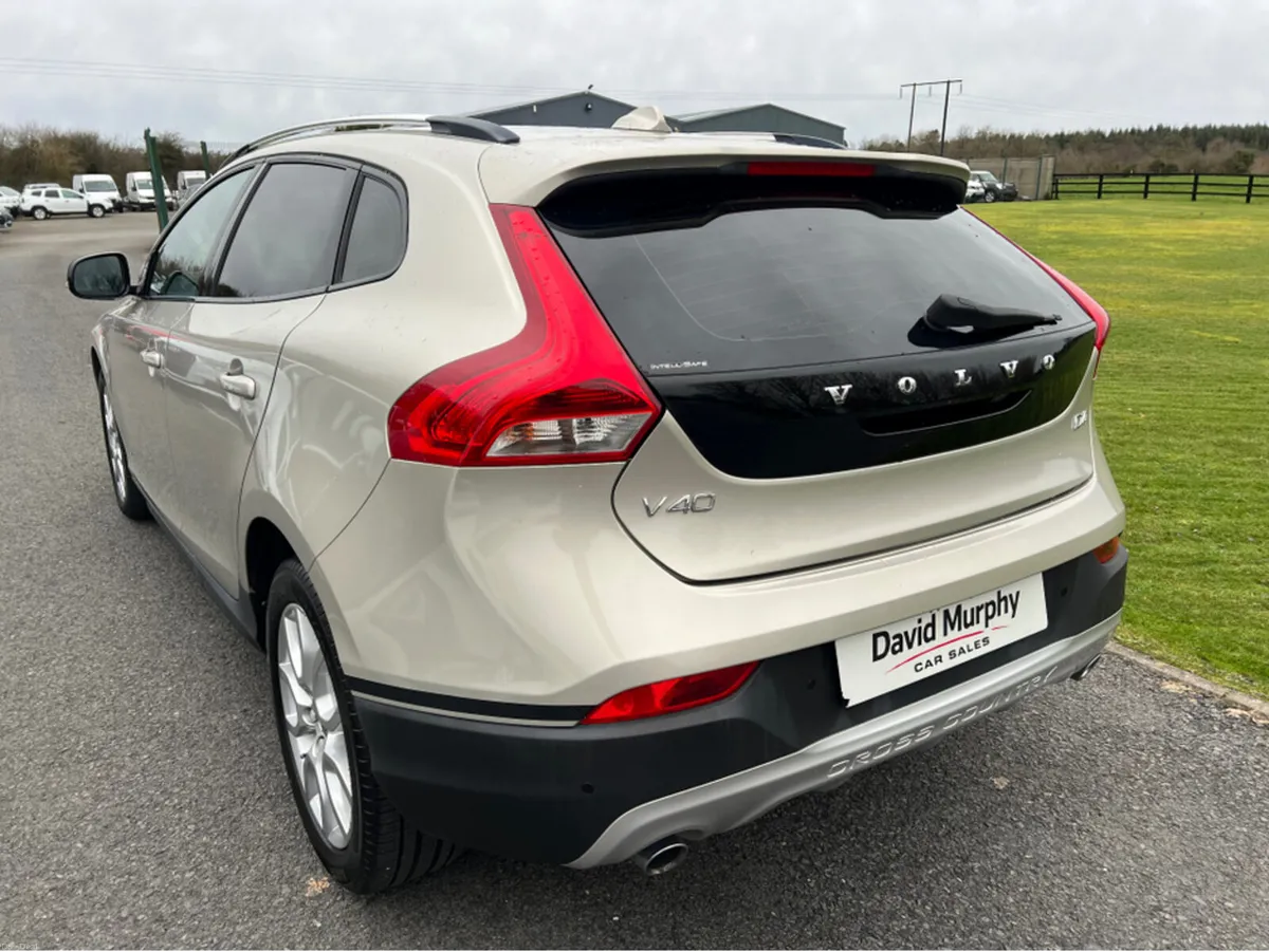 Volvo V40 D4 dynamic edition - Image 2