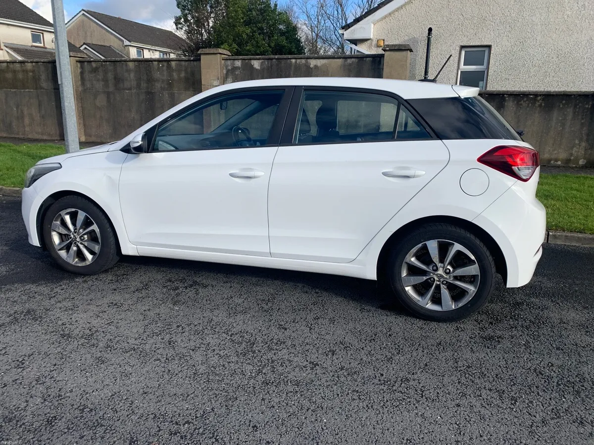 Hyundai i20 Turbo Petrol TGDI Luxury 2016 - Image 4