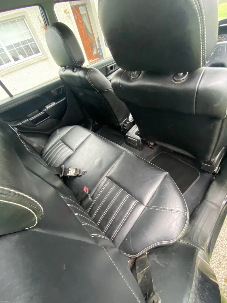 Mitsubishi Pajero 2004 - Image 2