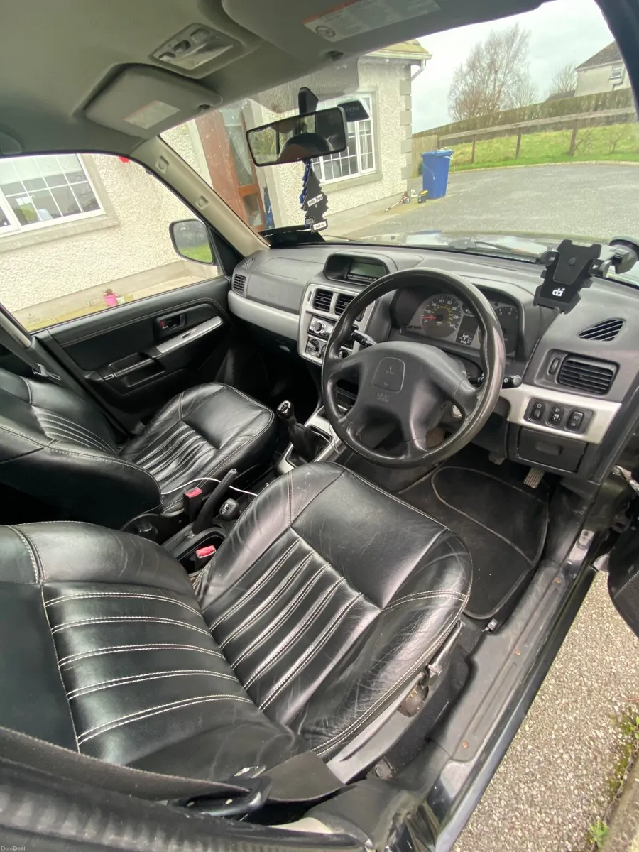 Mitsubishi Pajero 2004 - Image 3