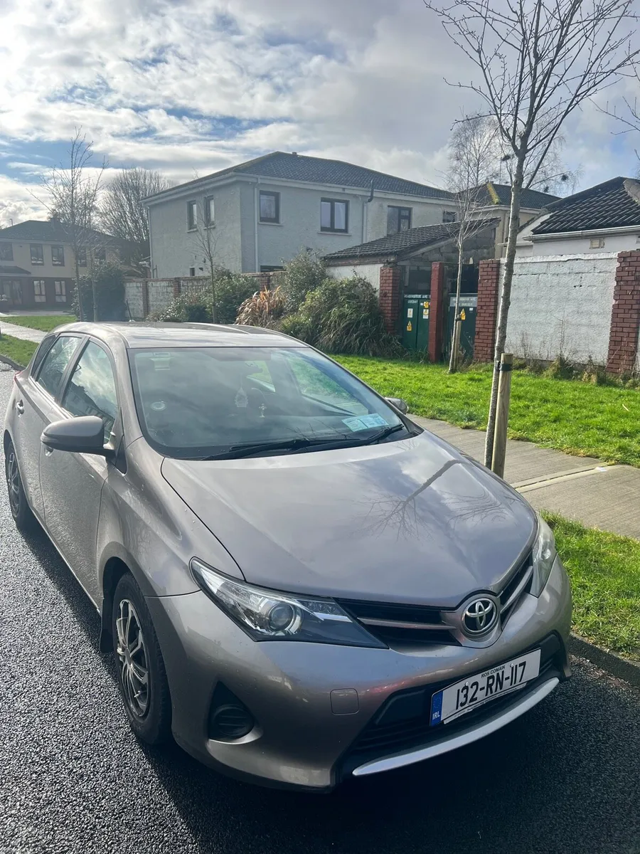 Auris 2013 Diesel Manual Reverse cam carpaly - Image 1