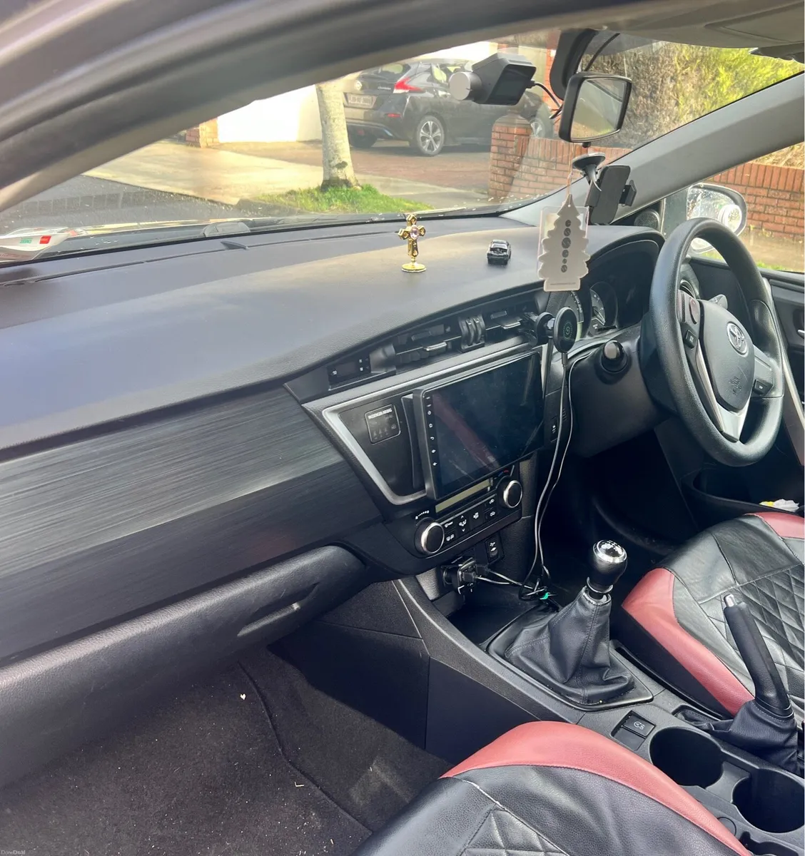 Auris 2013 Diesel Manual Reverse cam carpaly - Image 4