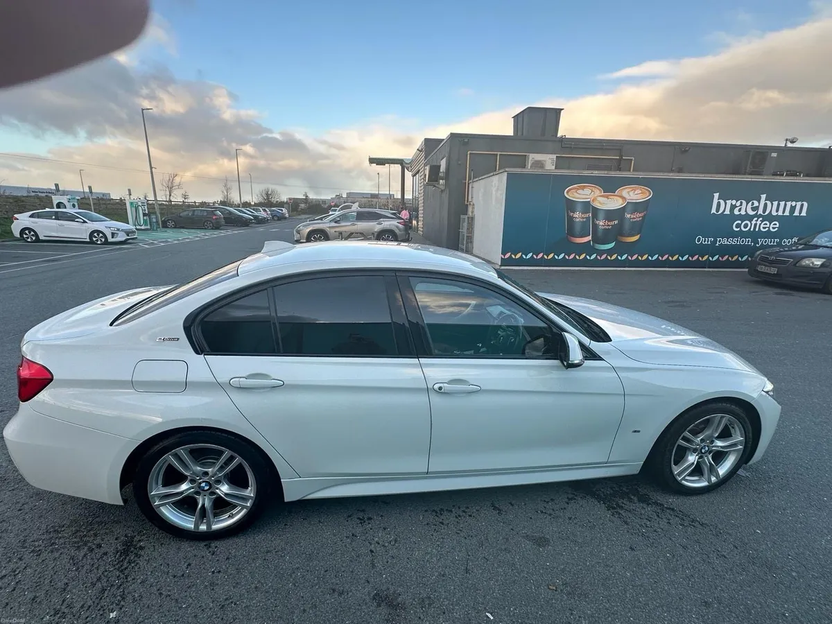 2017 BMW 330e M Sport | Alpine White | Red Leather - Image 3