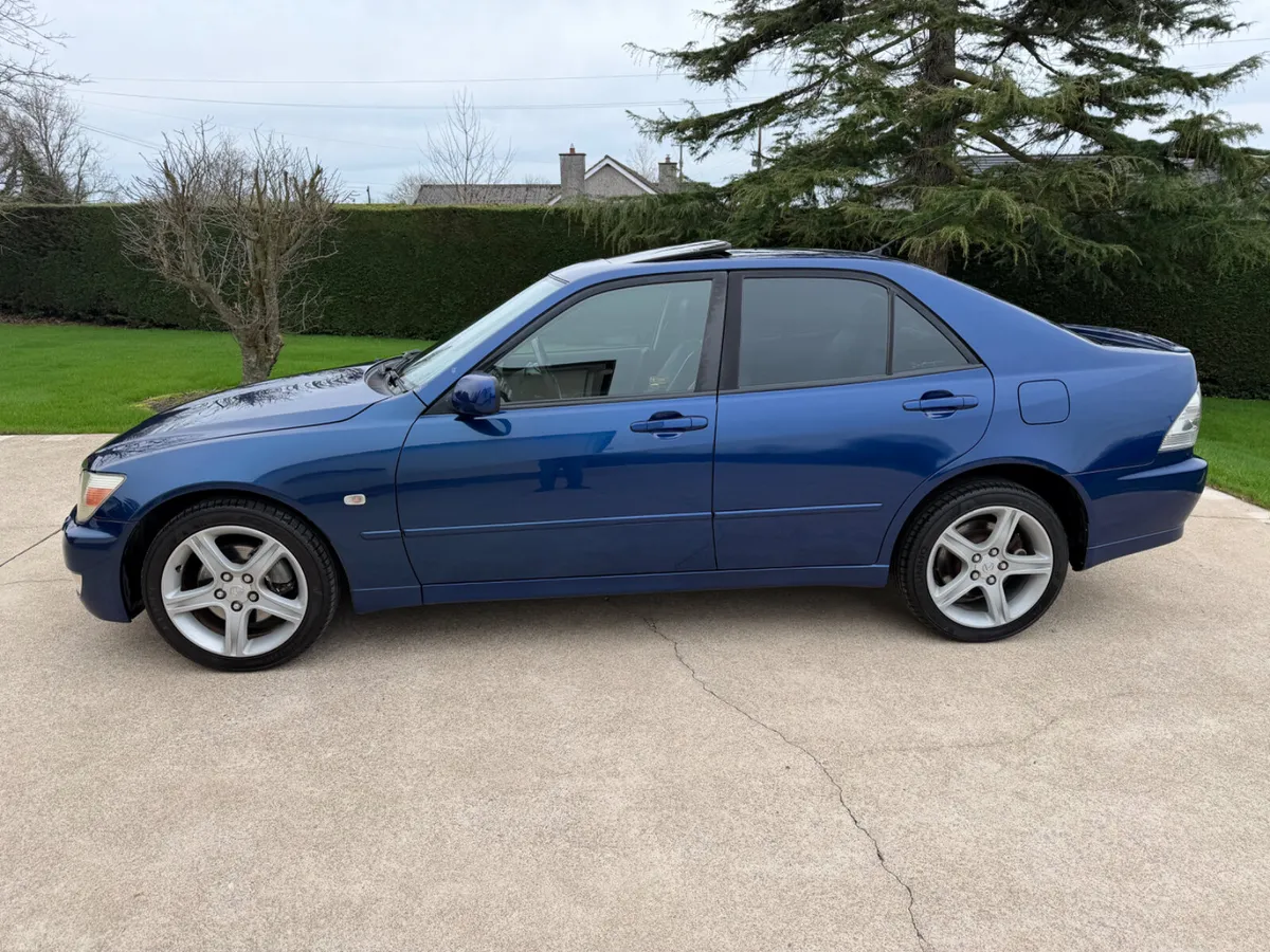 1999 LEXUS IS200 SPORT | LSD | SUNROOF | BLACK LTH - Image 4