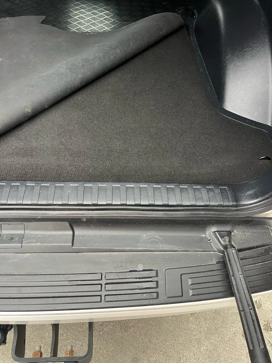 Toyota Landcruiser - Image 4