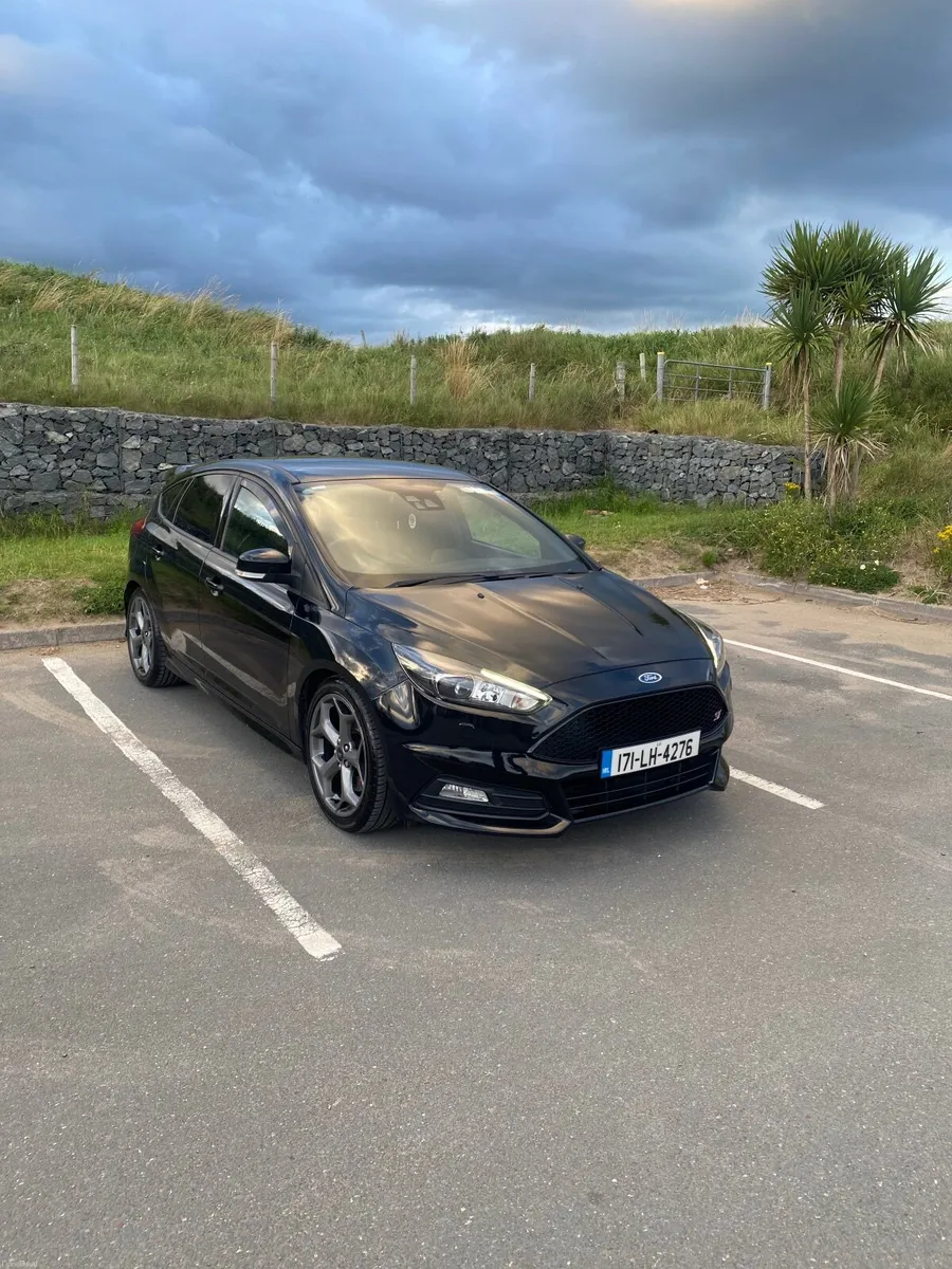 Ford Focus 2017 - Image 2